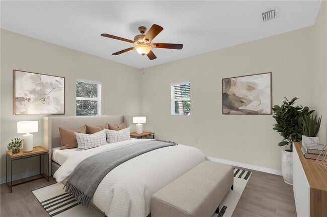 Building Photo - 613 E 2nd St