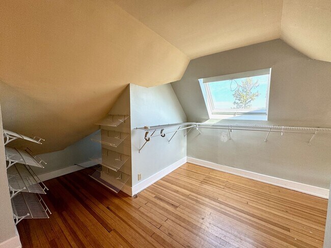 Building Photo - 505-507 W McMillan