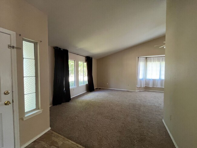 Building Photo - Mary Lake home! Must see!