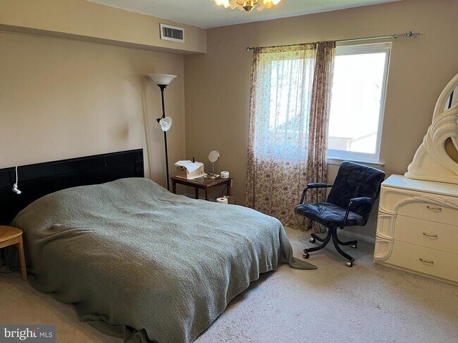 Building Photo - 809 Red Lion Rd