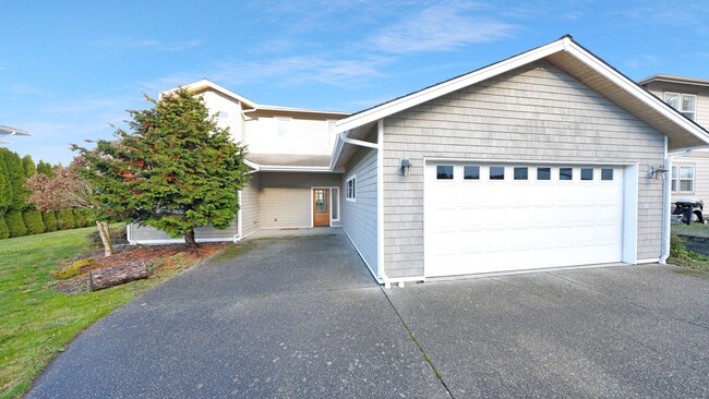 Building Photo - 3 Bed 3.5 Bath - Westerly Views - Two Bedr...