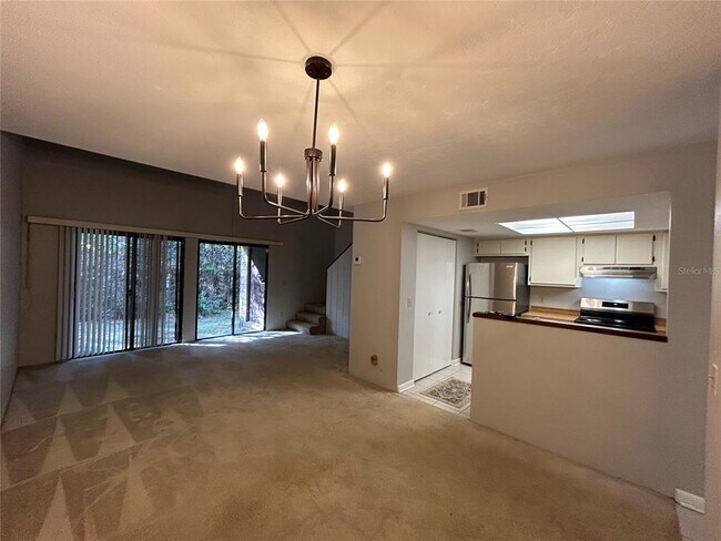 Building Photo - 4406 SW 70th Terrace