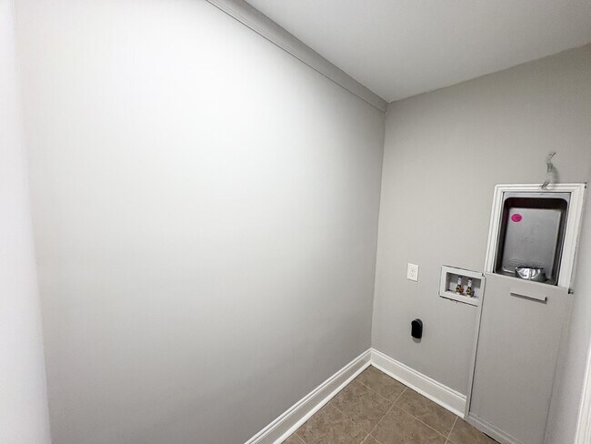 Building Photo - 5715 Harding Dr