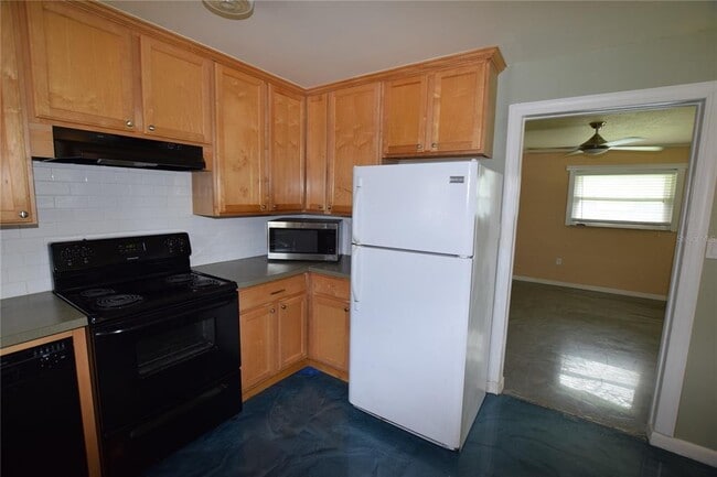 Building Photo - 305 W Hancock St