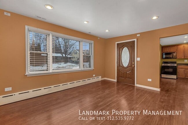 Building Photo - 6 E Eureka Dr