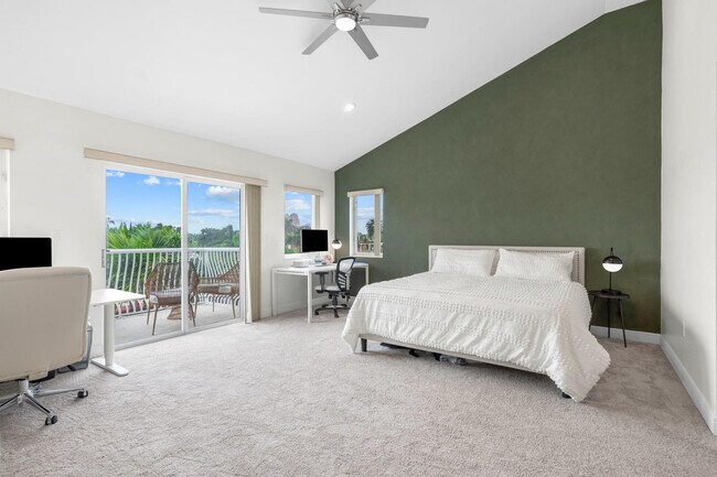 Building Photo - 2739 NE 15th St