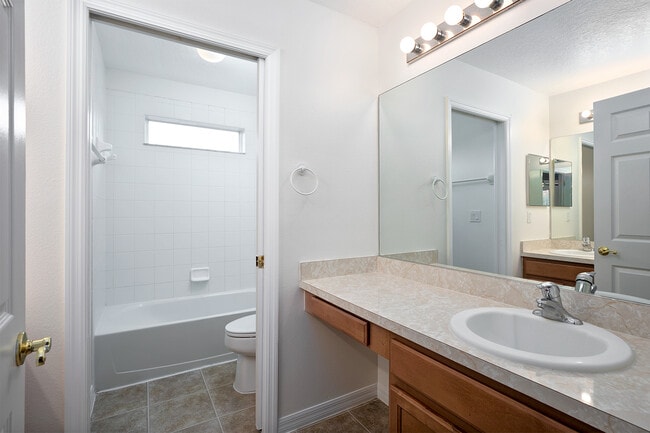 Building Photo - 13754 Amelia Pond Dr
