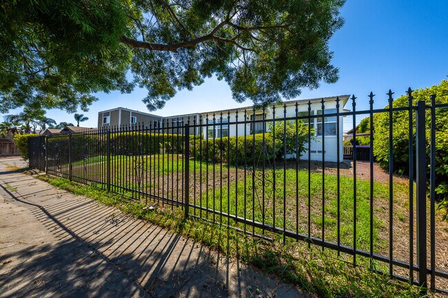 Building Photo - 3626 Highland Ave