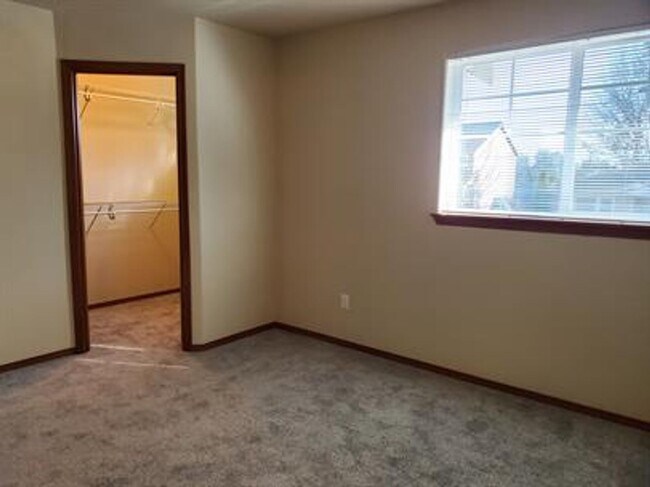 Building Photo - 3 Bedroom 2.5 Bath located in Tumwater
