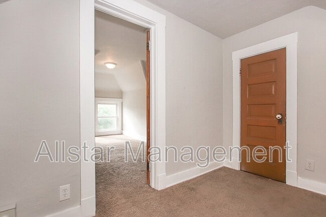 Building Photo - 3195 Whitethorn Rd