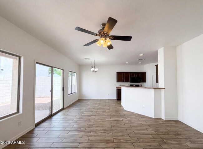 Building Photo - 606 W Beautiful Ln