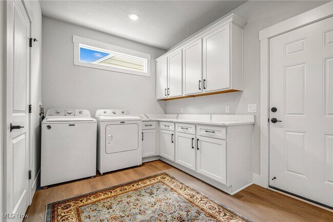 Building Photo - 300 N Bissell Rd