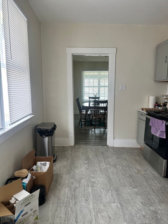 Building Photo - 1122 E Dunklin St