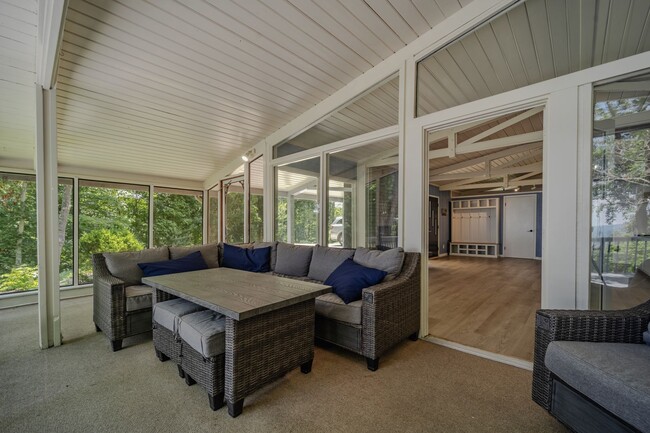 Building Photo - Scenic Lakeview Rental located on Boatman'...