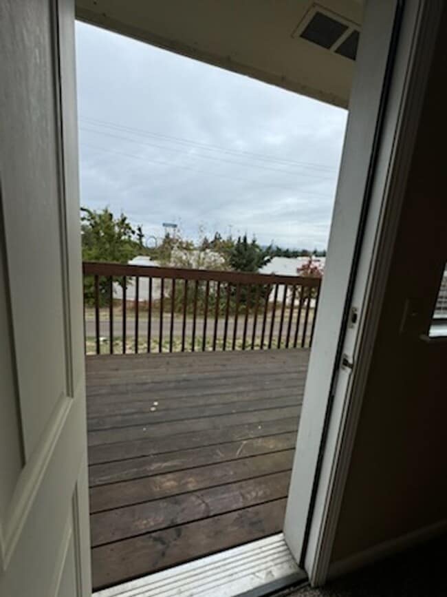 Building Photo - Great 2bed/2bath with tons of storage