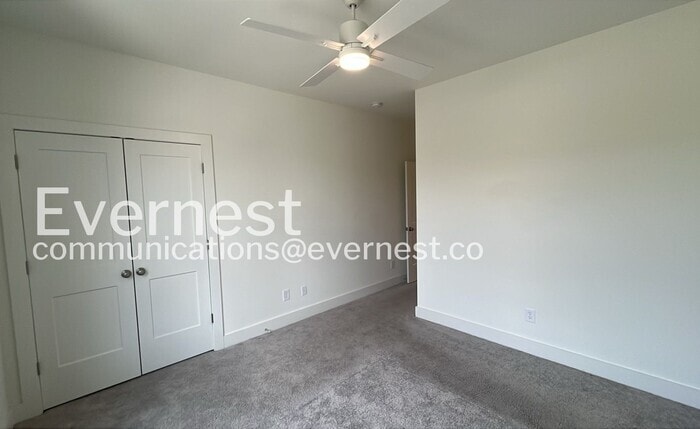 Building Photo - 724 Belletrace Cir