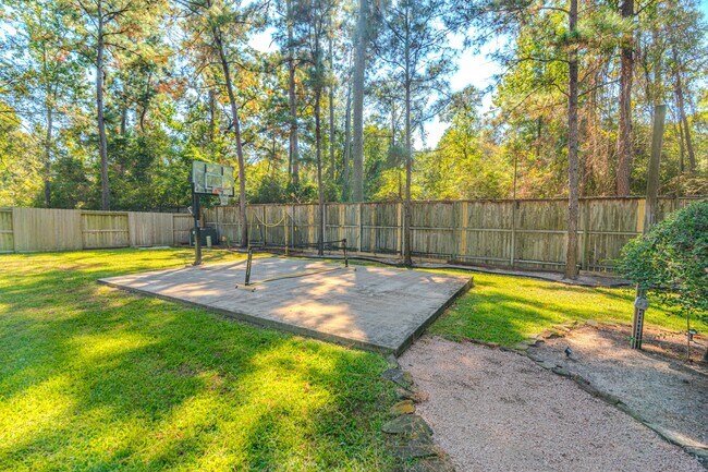 Building Photo - 2 Graylin Woods Pl
