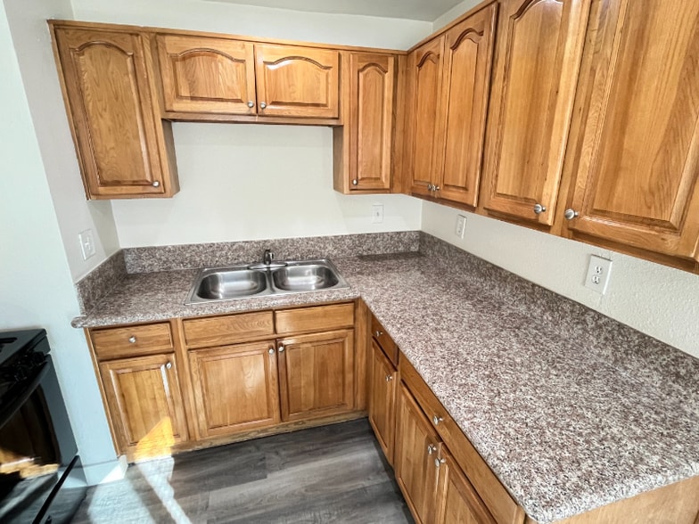 Building Photo - 1604 N H St