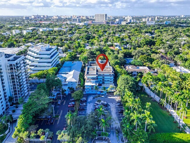 Building Photo - 2539 S Bayshore Dr