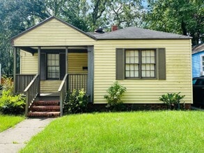 Building Photo - Single Family Home, nice back yard, downtown