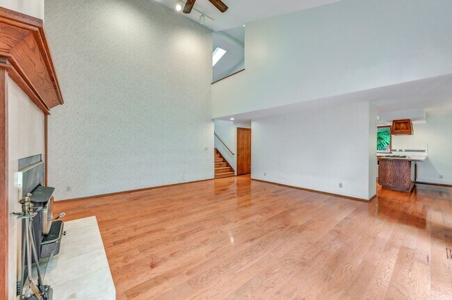 Building Photo - Great Home Tucked Away in Mirrormont on Tiger Mountain