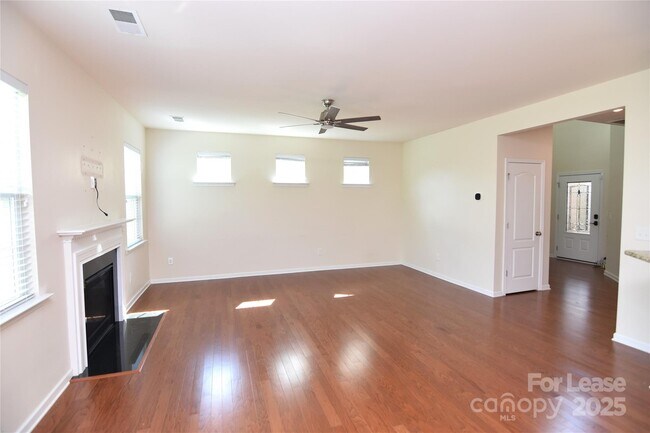 Building Photo - 1121 Blackwaterside Dr
