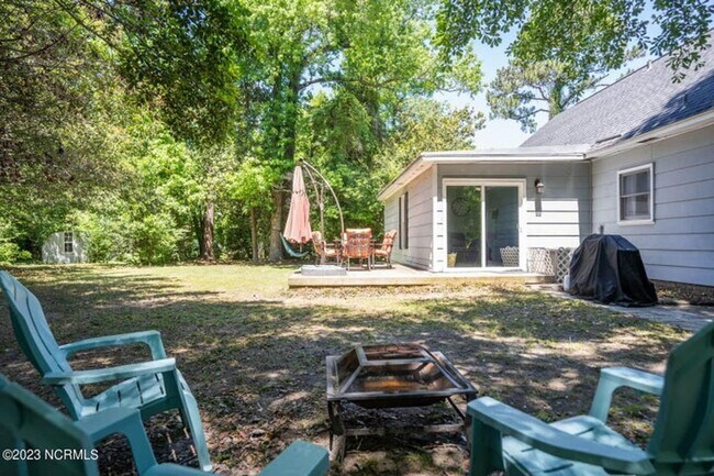 Building Photo - Fully Furnished Single Family Home - Long ...