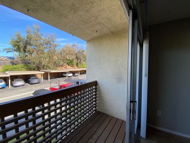 Building Photo - 2 Bedroom Condo in Arbor Hills Gated Community