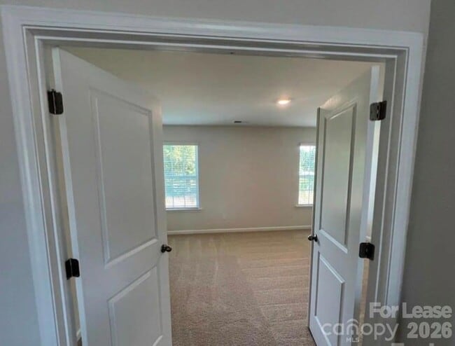 Building Photo - 1924 Vanderlyn St