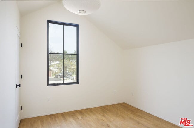 Building Photo - 424 N Avenue 64