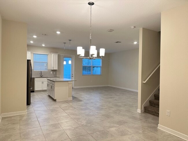 Building Photo - 4 Bed 3.5 Bath Townhouse for rent in Storey Lake