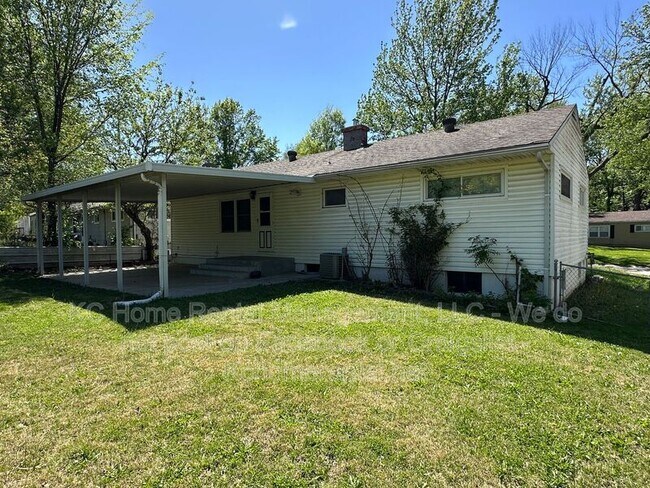 Building Photo - 10809 Ewing Ave