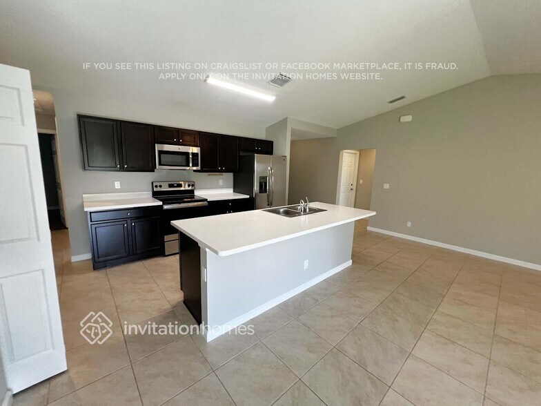 Building Photo - 2407 SE Melon Ct