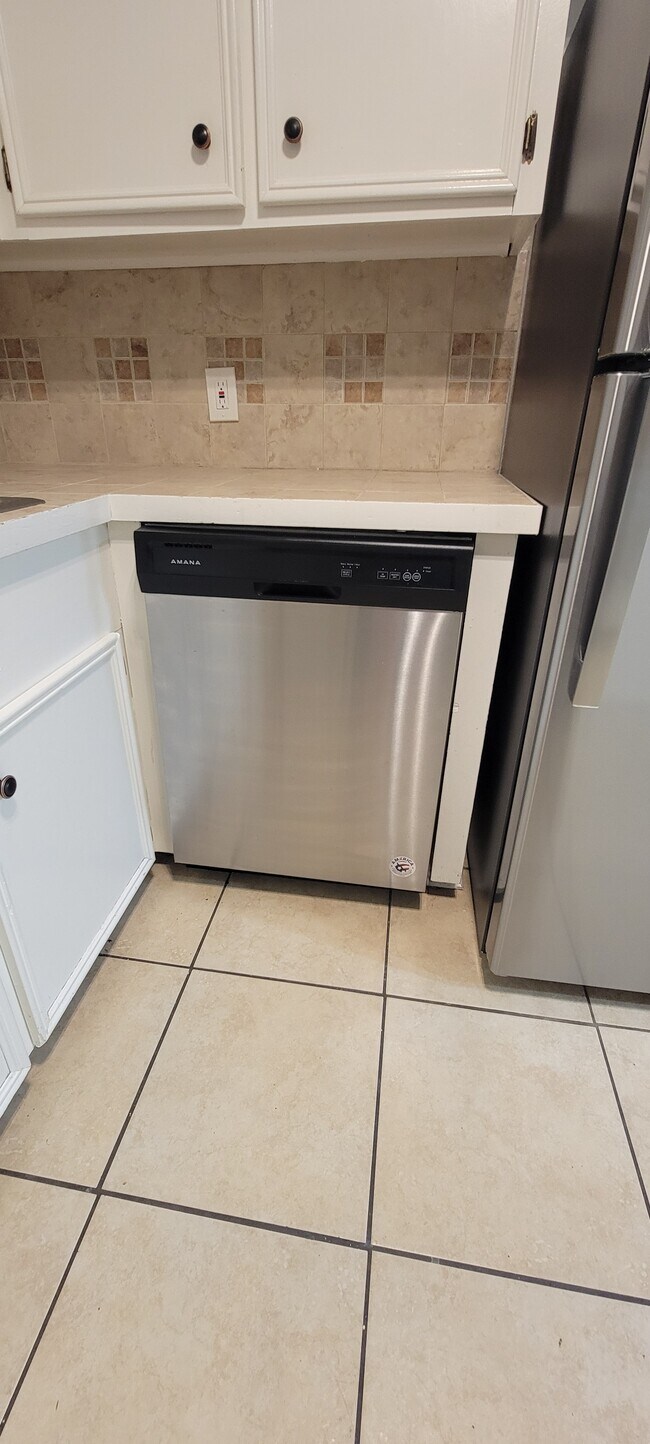 Building Photo - 5244 Larcade Dr