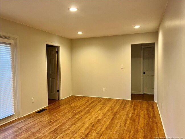 Building Photo - 419 Southwick Dr