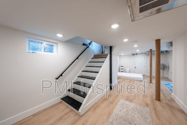 Building Photo - 1100 Langford St
