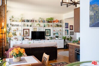 Building Photo - 460 S Spring St