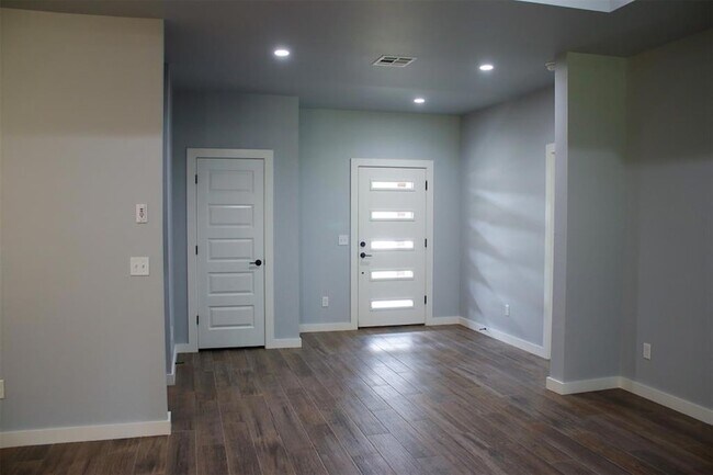 Building Photo - 1716 Kalidy Dr
