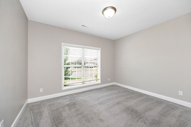 Building Photo - 153 Cherry Laurel Dr