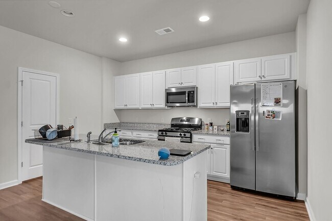 Building Photo - Spacious 4-Bedroom Home with Modern Upgrad...