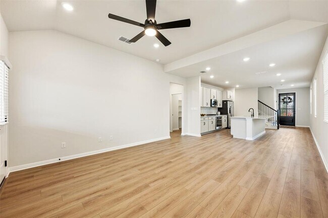 Building Photo - 283 Ranier Wy