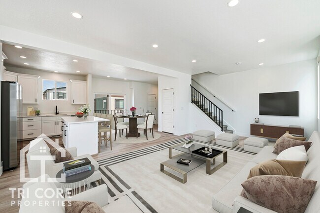 Building Photo - 143 E Lavalle Ct