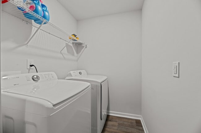 Building Photo - 301 Ginger Dr