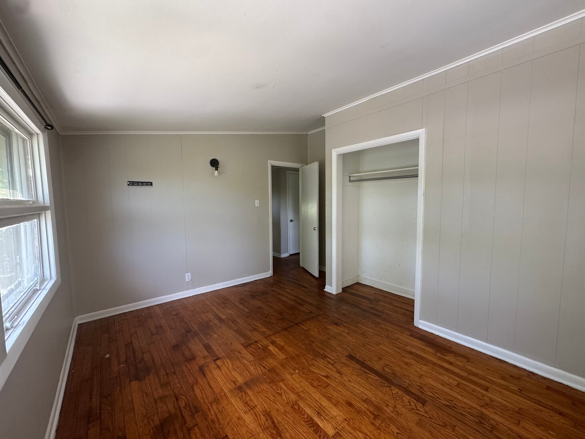 Building Photo - 304 W 35th St