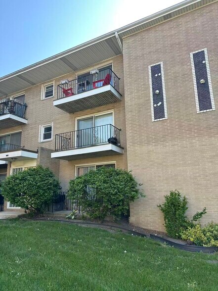 Primary Photo - 3853 W 47th St