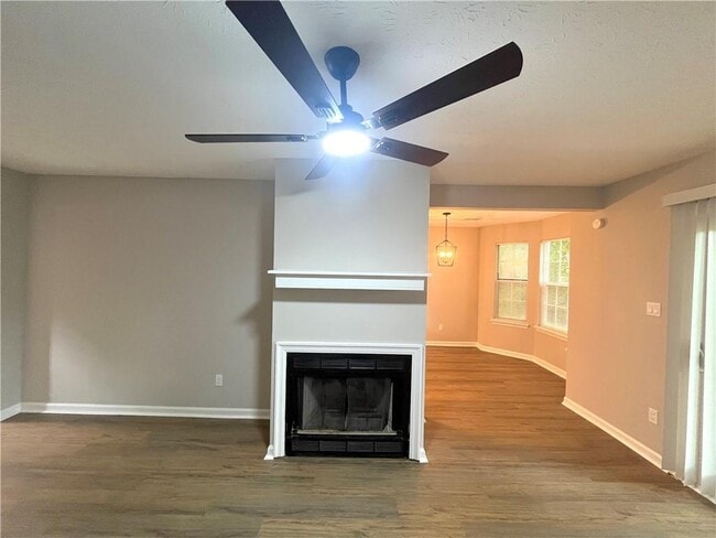 Building Photo - 5843 Summerglen Ln