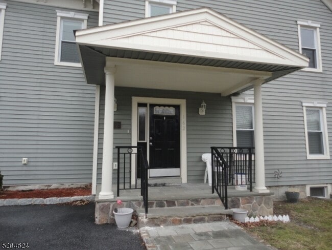 Building Photo - 162 Lewisburg Rd