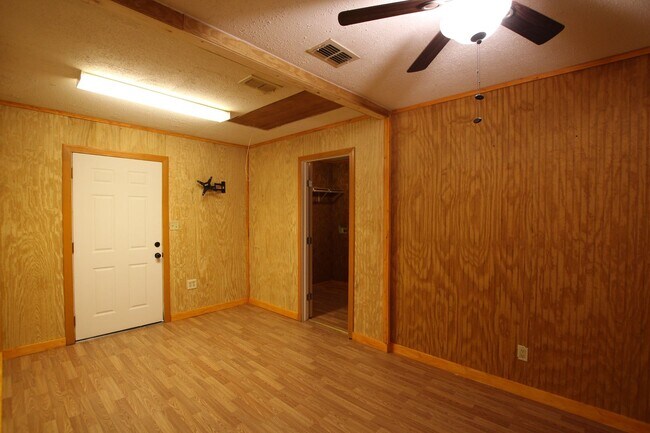 Building Photo - Coming Soon! 3 Bedroom 2 Bath in Bullard! Large Shop!