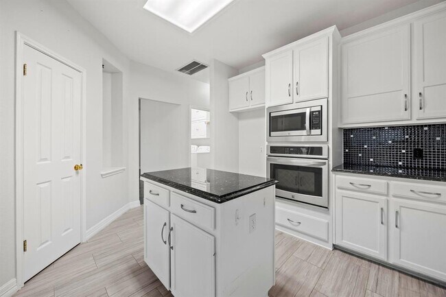 Building Photo - 13305 Chasewood Cove