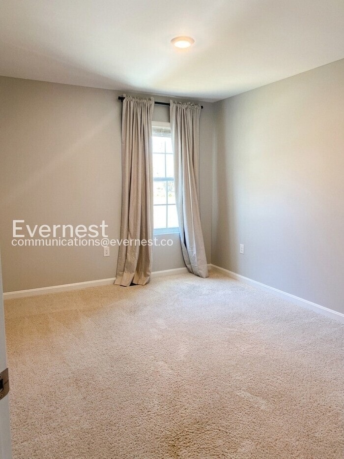 Building Photo - 21 Valiant Ct